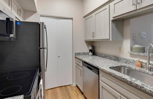 Lewisville Apartment | Landing | Spectacular 1BD, Gym