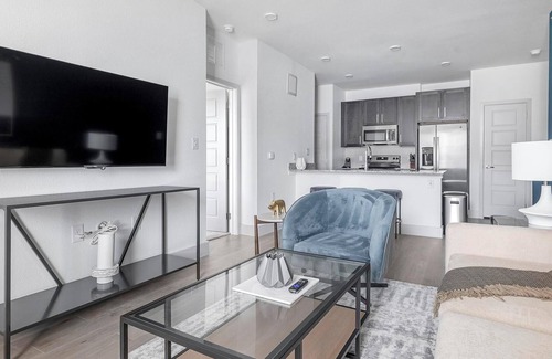 Austin Apartment | Landing | Stunning 1BD, Pool, Gym