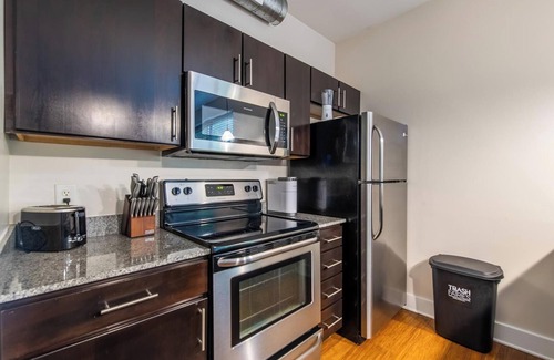 Church Hill Apartment | Landing | Stunning 1BD, Rooftop Lounge, Courtyard