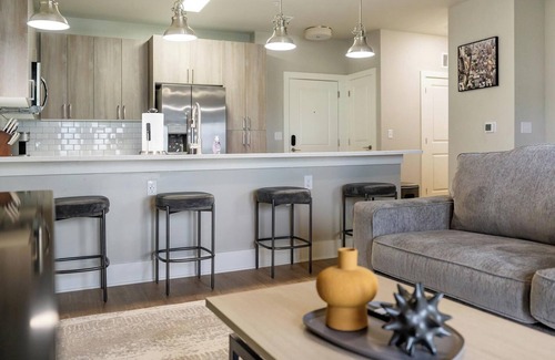 Fort Myers Apartment | Landing | Stunning 1BD, Gym, Pool