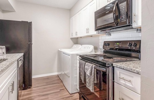 Cordova Apartment | Landing | Stunning 2BD, Clubhouse, Pool