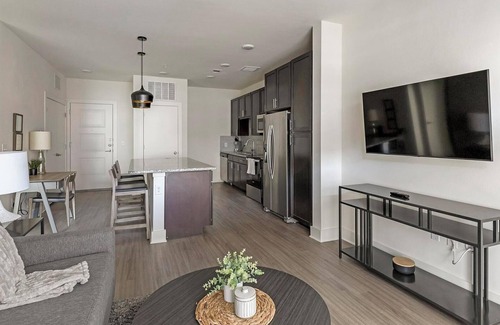 Fort Worth Apartment | Landing | Stunning 2BD, Courtyard, Clubhouse