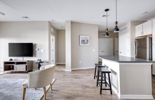 Kenton Apartment | Landing | Stunning 2BD, Yoga Studio, Pool