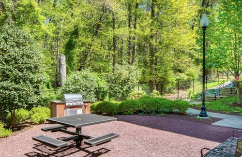 Chillum Apartment | Landing | Stunning Studio, Pool, Courtyard