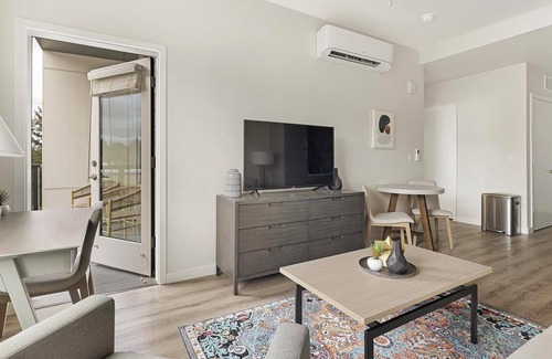 Portland Heights Apartment | Landing | Stylish 1BD, Gym