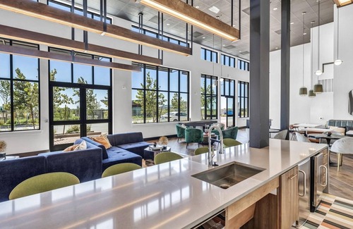 Buda Apartment | Landing | Stylish 1BD in Kyle