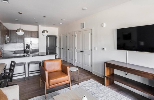 Madison Apartment | Landing | Stylish 1BD, Pool, Clubhouse