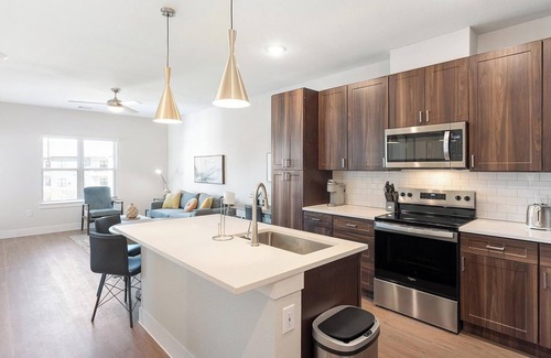 Seguin Apartment | Landing | Stylish 1BD, Pool, Gym