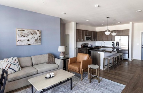 Madison Apartment | Landing | Stylish 2BD, Clubhouse, Gym