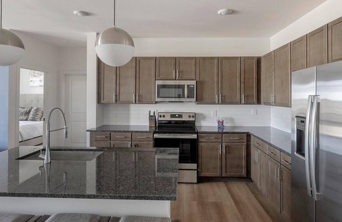 Madison Apartment | Landing | Stylish 2BD, Clubhouse, Gym