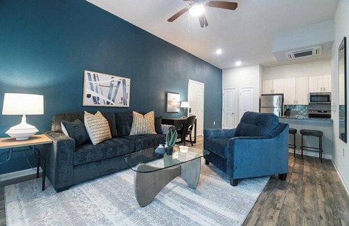 Charlotte Apartment | Landing | Stylish 2BD, Gym, Clubhouse