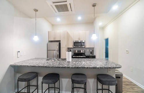 Charlotte Apartment | Landing | Stylish 2BD, Gym, Clubhouse