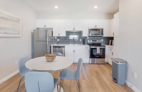 Townsite Apartment | Landing | Stylish 2BD, Rooftop Lounge, Pool