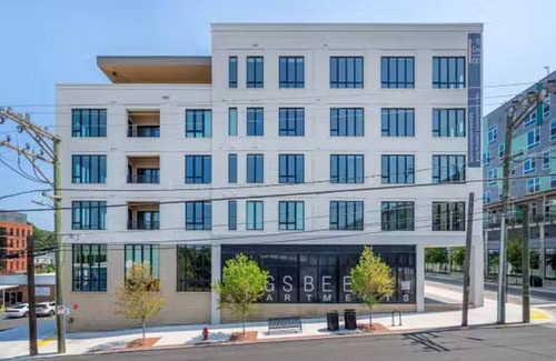 Durham Apartment | Landing | Stylish Studio, Pool, Gym