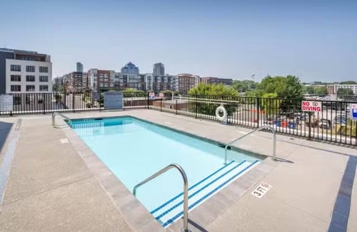 Durham Apartment | Landing | Stylish Studio, Pool, Gym
