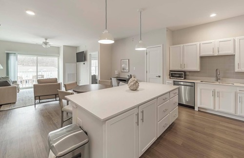 Willow Springs Apartment | Landing | Stylish 2BD, Gym, Clubhouse