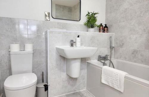 Long Hanborough Apartment | Langford House, 3bedroom, Netflix, Parking, WiFi