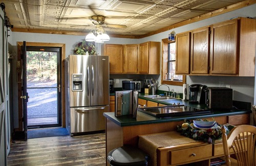 Dawsonville House | Lanier Waterfront Cabin retreat. GA mountains, 5Br w/Dock, Grill, Fire pit +more