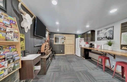 Hill City Hotel | Lantern Inn