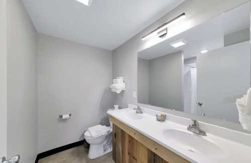 Hill City Hotel | Lantern Inn