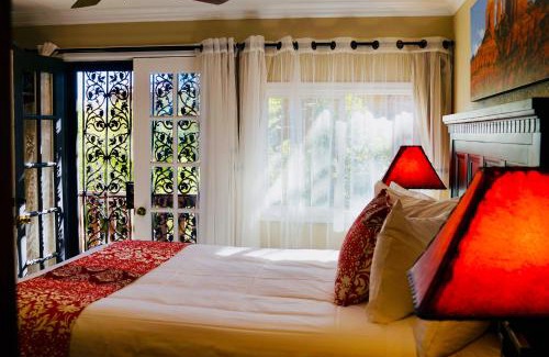 West Sedona Hotel | Lantern Light Inn - Romantic Getaway