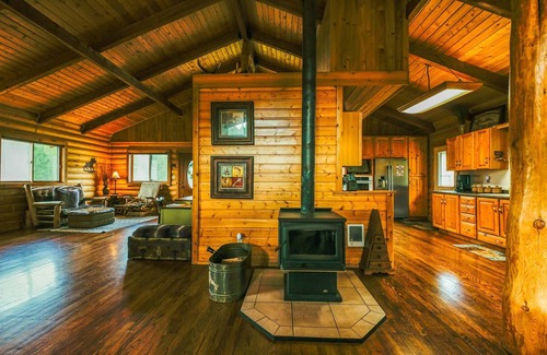 Eureka Cabin | Larch Lodge – Secluded Cabin!