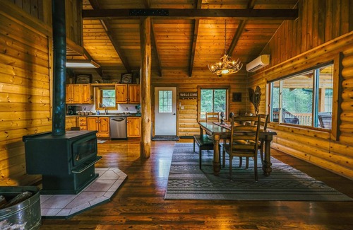 Eureka Cabin | Larch Lodge – Secluded Cabin!
