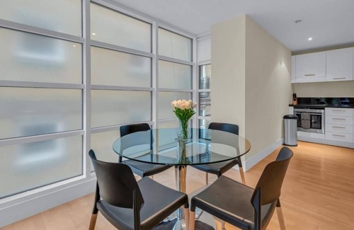 Greenwich West Apartment | Large 1 Bed Apartment London Cutty Sark Greenwich Canary Wharf