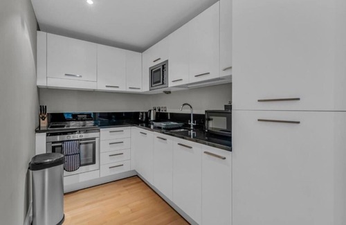 Greenwich West Apartment | Large 1 Bed Apartment London Cutty Sark Greenwich Canary Wharf