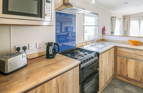 Cardigan House | Large 12ft-wide caravan with one double with en suite W.