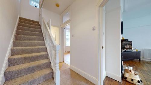 Canton Apartment | Large 2-Bed Apartment in Cardiff