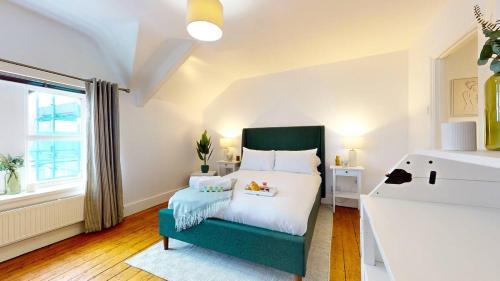 Canton Apartment | Large 2-Bed Apartment in Cardiff