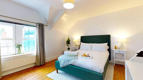 Canton Apartment | Large 2-Bed Apartment in Cardiff