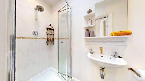 Canton Apartment | Large 2-Bed Apartment in Cardiff