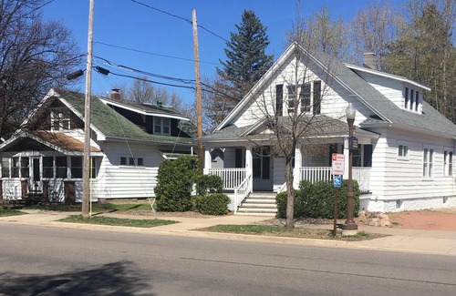 Wausau Apartment | Large 2 bedroom Convenient Location