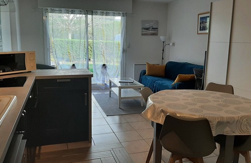 Sarzeau Apartment | Large 2-room apartment with small garden, private parking, shops on foot, 1 km from the gulf