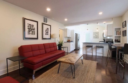 Bloomington House | Large 3-bedroom bungalow near IU stadiums