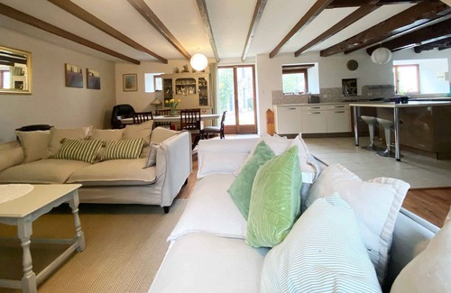 Henansal Cottage | Large 3 bedroom gite with heated covered pool & large garden