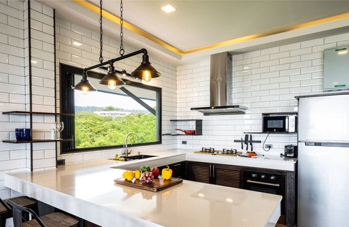 Ko Lanta Apartment | Large 3 bedroom penthouse apt. in Long Beach with seaview