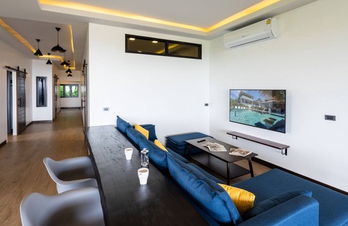 Ko Lanta Apartment | Large 3 bedroom penthouse apt. in Long Beach with seaview