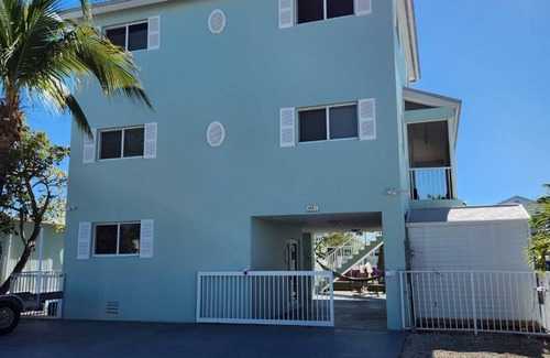 Monroe County House | Large 3-story Home on the Water - 45ft dock