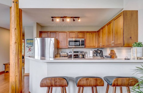 Blackcomb Villa | Large 3BD Townhome/Great Views/Hot Tub