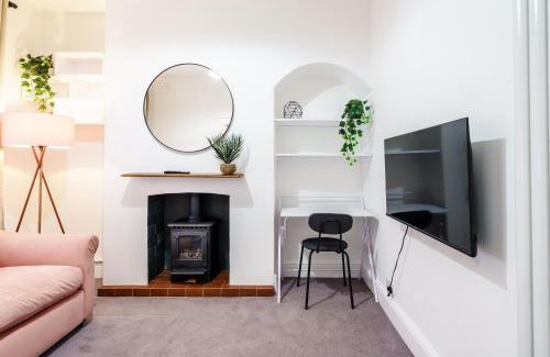 Pontcanna House | Large 3BR House Garden Free parking Games