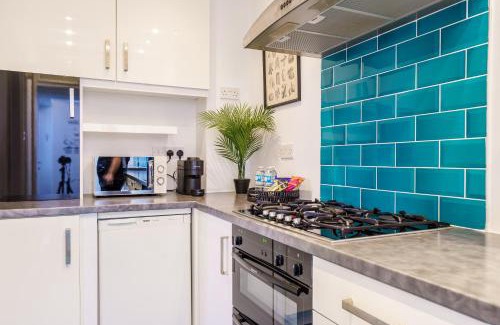 Pontcanna House | Large 3BR House Garden Free parking Games
