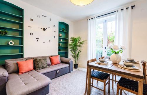 Pontcanna House | Large 3BR House Garden Free parking Games