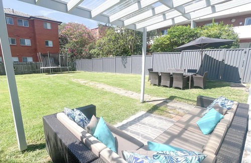 Freshwater House | Large 4 bdrm Freshwater House. WALK TO BEACH. Pet friendly. HUGE YARD