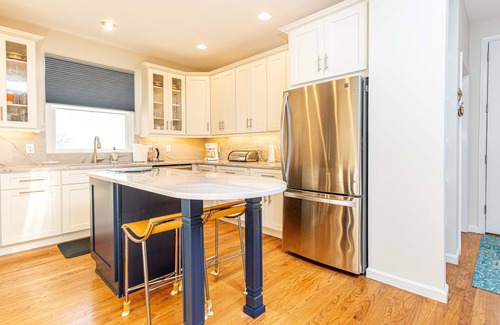 The Pines House | Large 4 Bed/3 Bath House