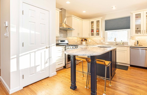 The Pines House | Large 4 Bed/3 Bath House