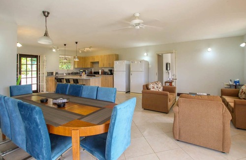 Speightstown House | Large 4-bed Family Friendly Home with Pool Just 2 mins from Beach - Chindwin