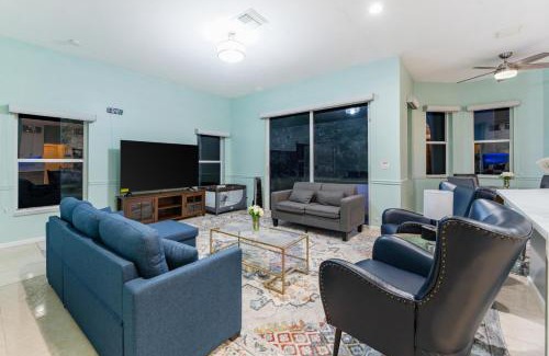 Hunt Club House | Large 5BR Home – Pool Table Yard Beaches